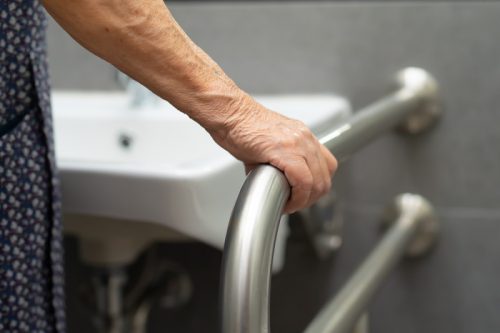 Uchwyty dla niepełnosprawnych – dlaczego warto je stosować?